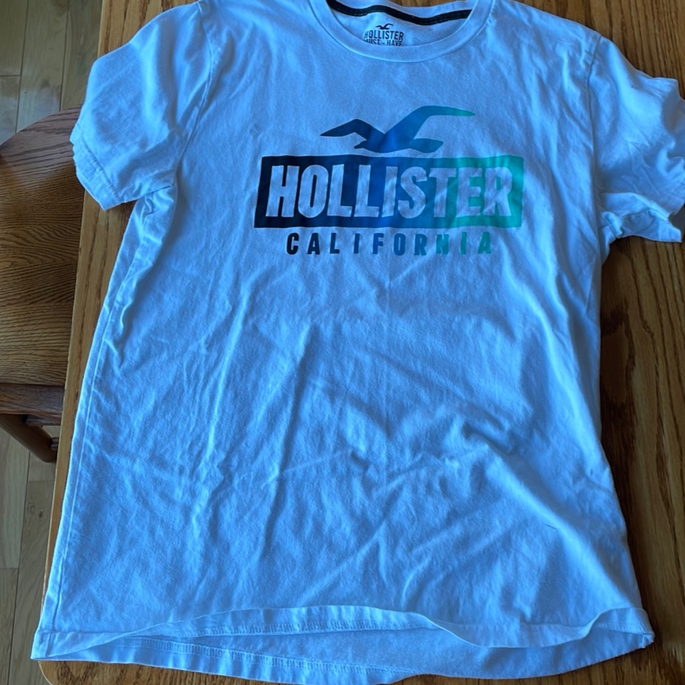 White Hollister shirt